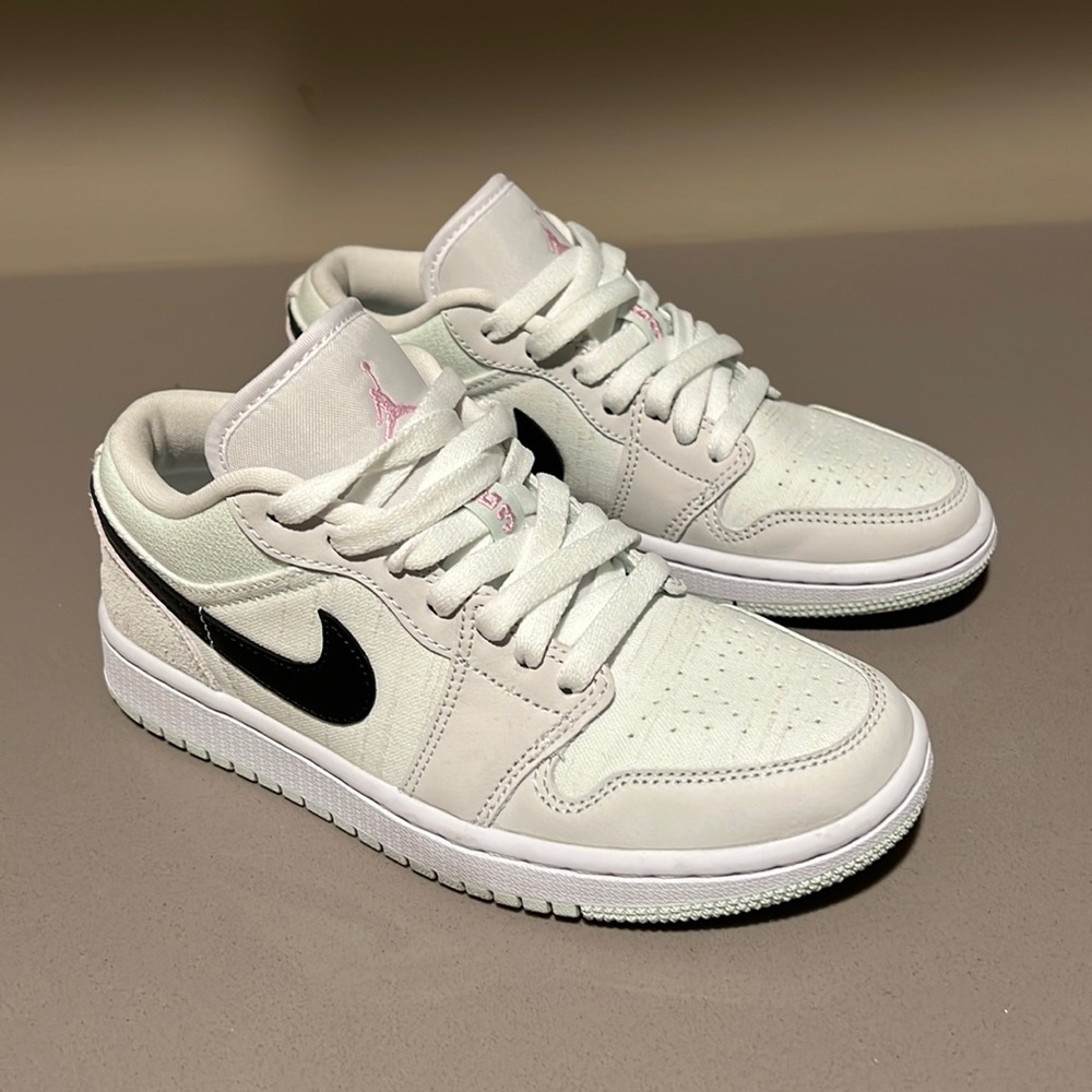 Nike Jordan 1 Low SE Barely Green